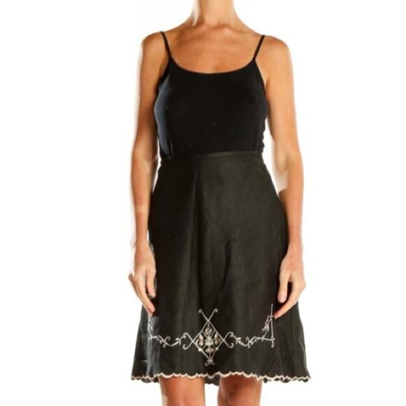 LOFT Dresses & Skirts - Scalloped Embroidered A-line skirt